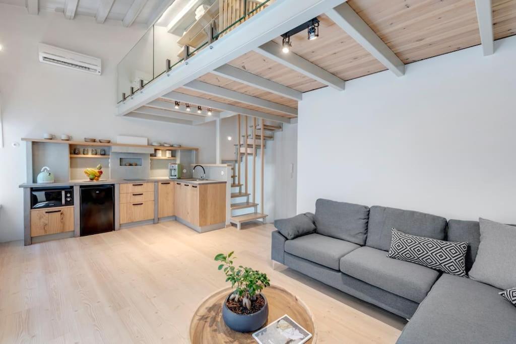 Ferienwohnung Nomade Vibrant Living Loft Ermoupoli Exterior foto