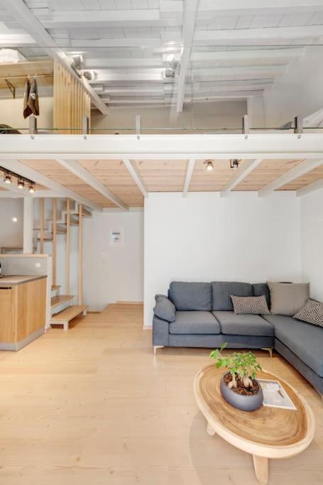 Ferienwohnung Nomade Vibrant Living Loft Ermoupoli Exterior foto