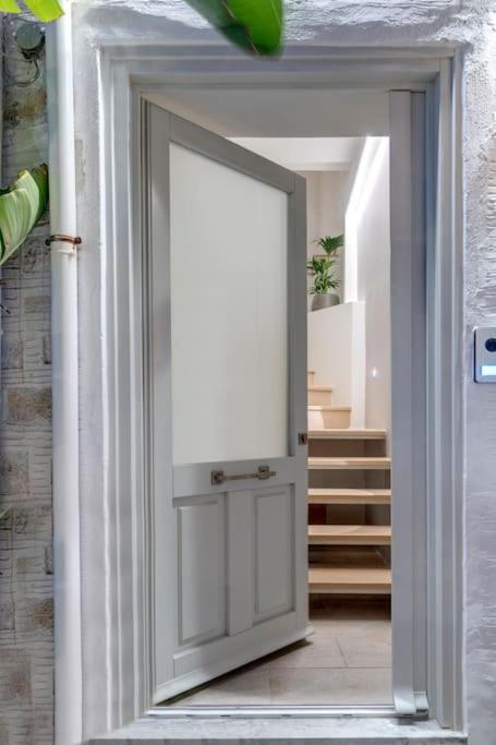 Ferienwohnung Nomade Vibrant Living Loft Ermoupoli Exterior foto